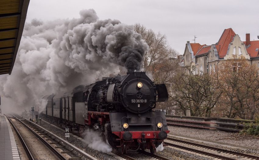 50 3610 mit Museumszug der Berliner Eisenbahnfreunde am 2.12.18 in Berlin